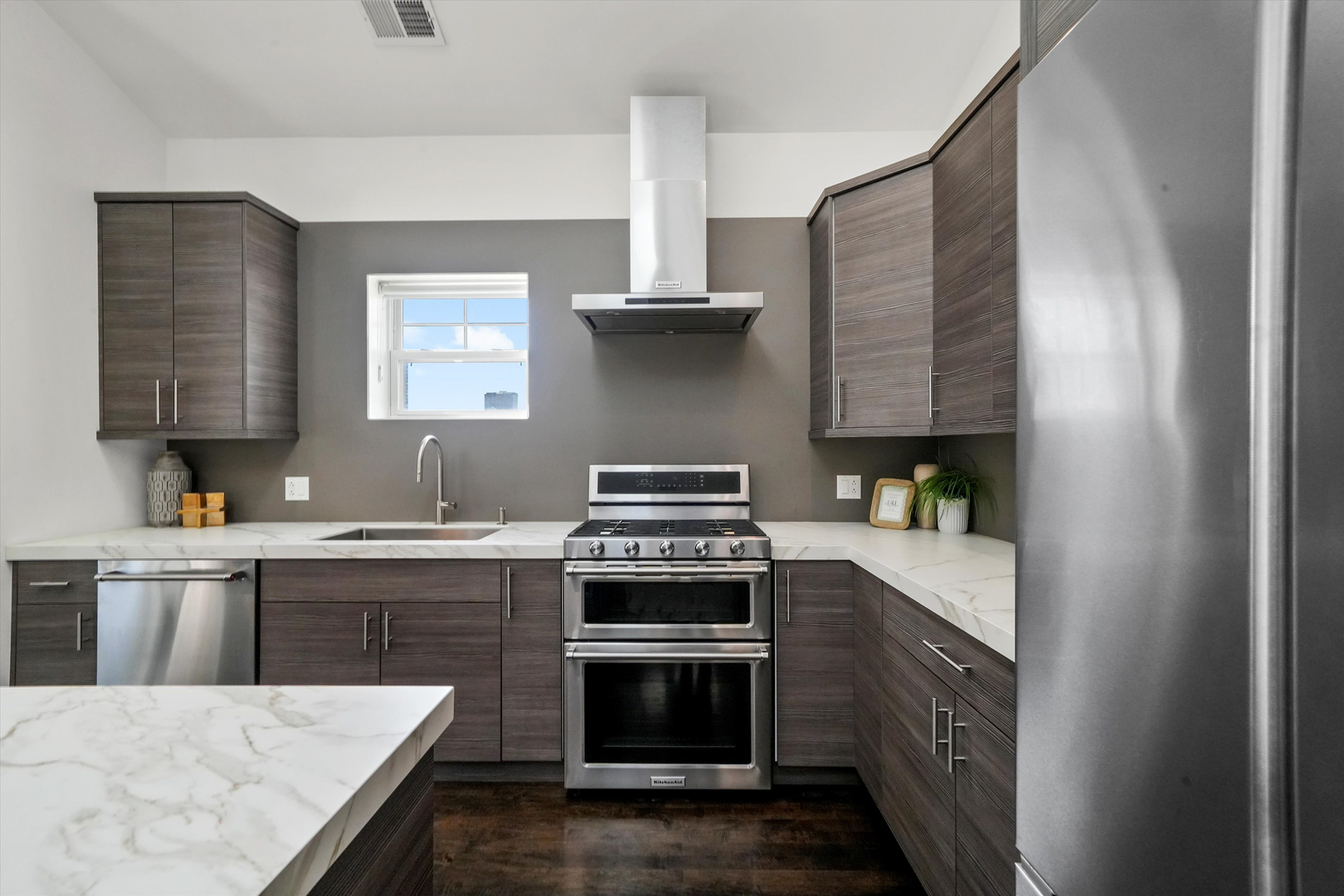 1048 W Fulton Street 4