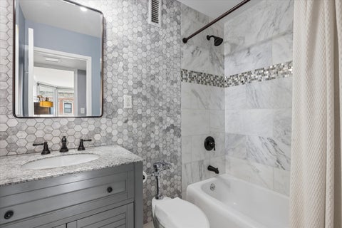 Tiny photo for 21 W Goethe Street #15A, Chicago, IL 60610 (MLS # 12786043)