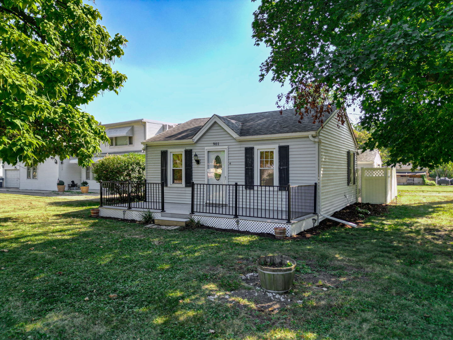 901 E Babcock Avenue