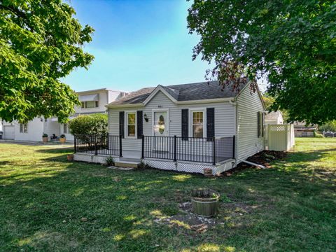 Tiny photo for 901 E Babcock Avenue, Addison, IL 60101 (MLS # 12485860)