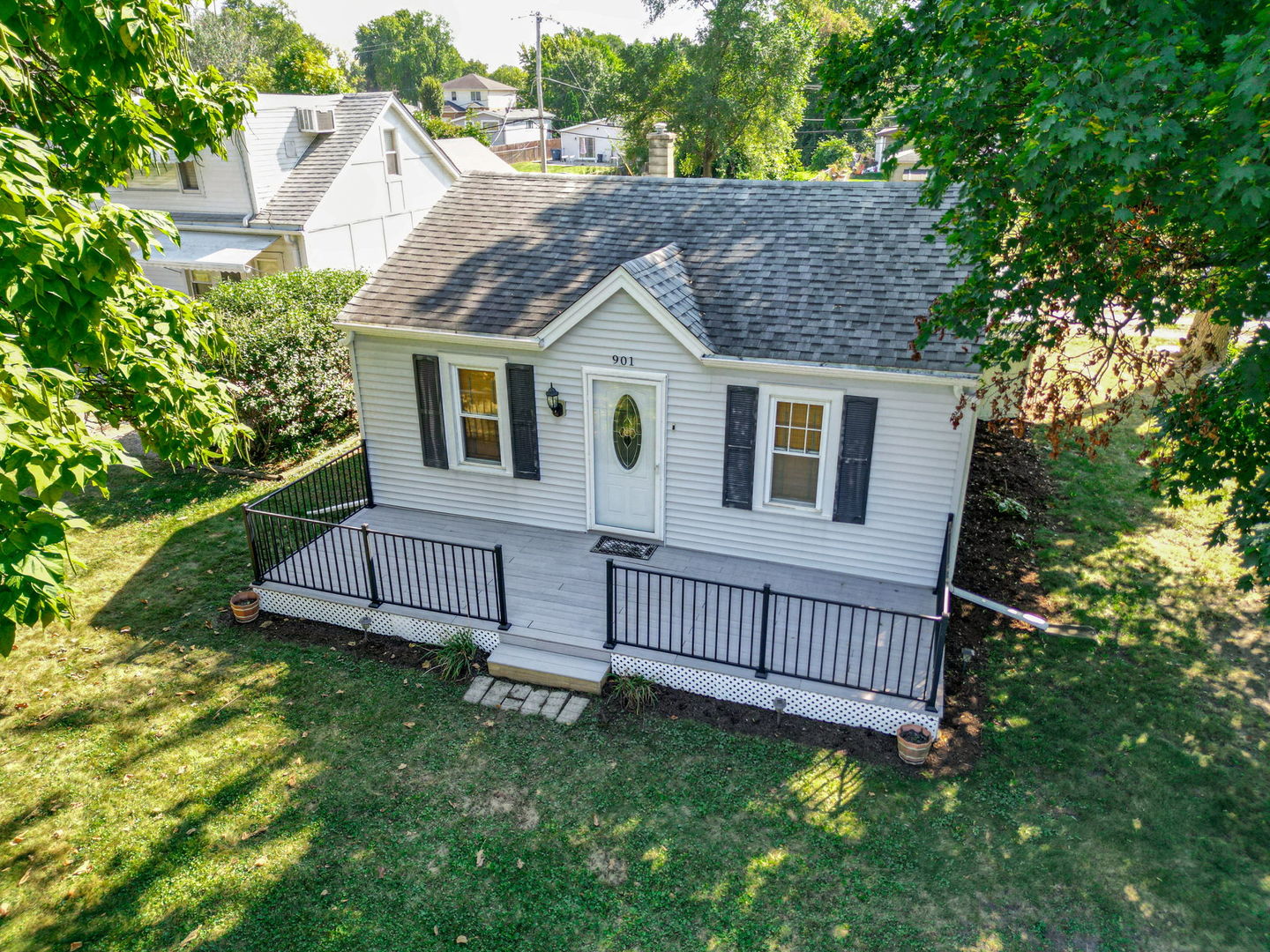 901 E Babcock Avenue