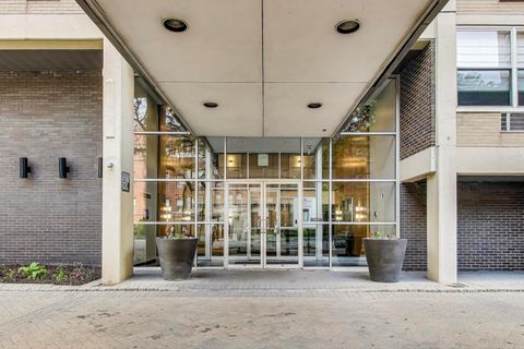 Tiny photo for 3033 N Sheridan Road #602, Chicago, IL 60657 (MLS # 12392654)