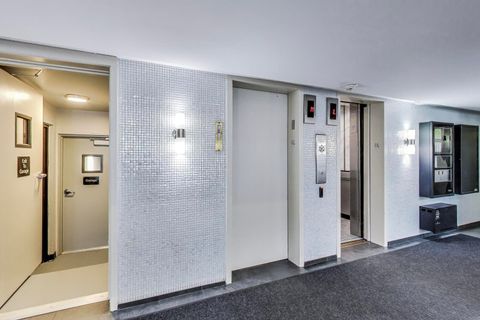 Tiny photo for 3033 N Sheridan Road #602, Chicago, IL 60657 (MLS # 12392654)