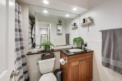 Tiny photo for 3033 N Sheridan Road #602, Chicago, IL 60657 (MLS # 12392654)