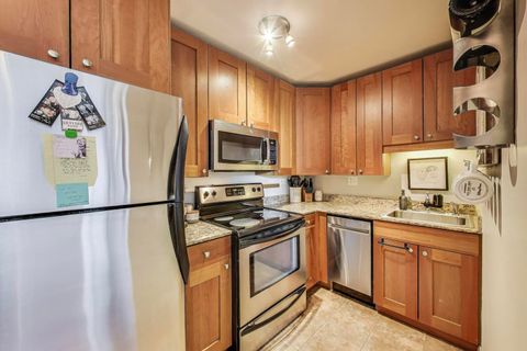 Tiny photo for 3033 N Sheridan Road #602, Chicago, IL 60657 (MLS # 12392654)