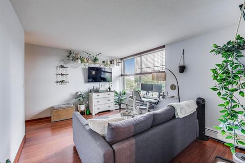 Tiny photo for 3033 N Sheridan Road #602, Chicago, IL 60657 (MLS # 12392654)