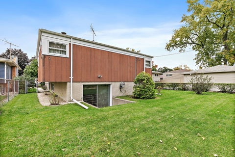 Tiny photo for 2073 Westview Drive, Des Plaines, IL 60018 (MLS # 12783420)