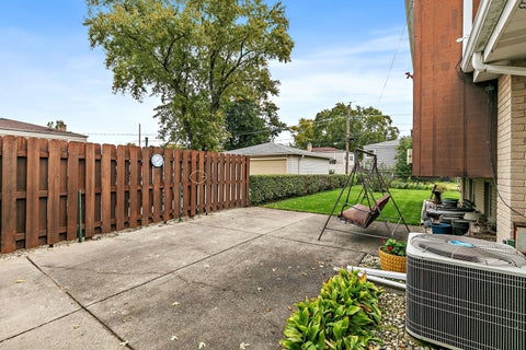 Tiny photo for 2073 Westview Drive, Des Plaines, IL 60018 (MLS # 12783420)
