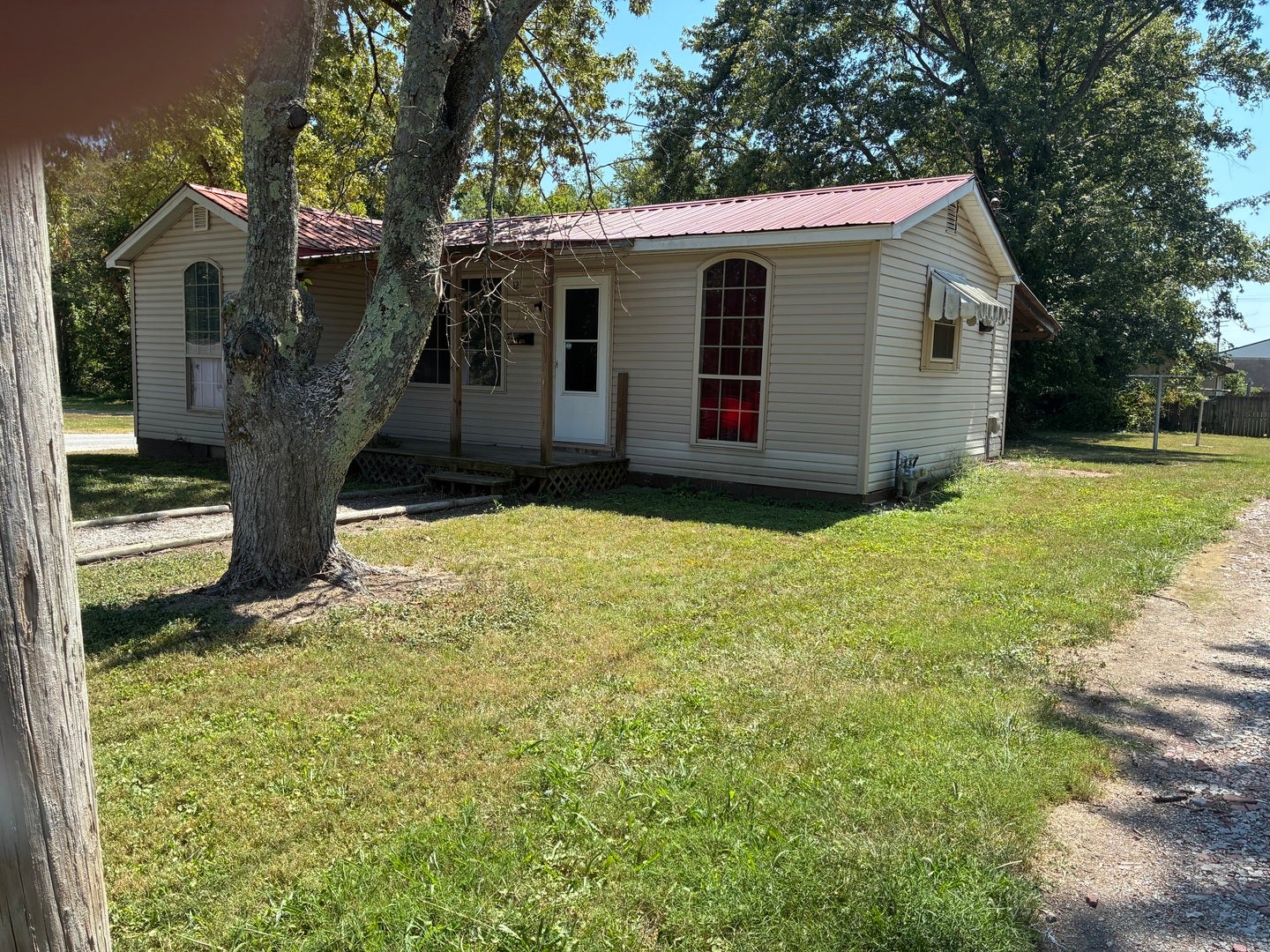 121 E Opdyke Avenue