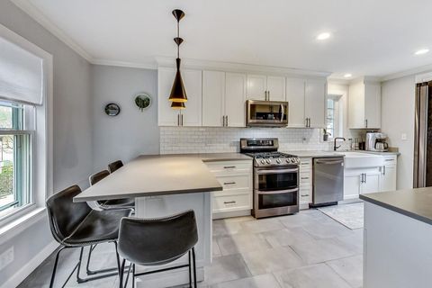 Tiny photo for 2012 Newton Avenue, Park Ridge, IL 60068 (MLS # 12621447)