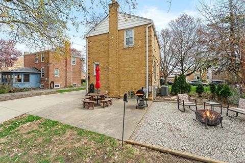 Tiny photo for 2012 Newton Avenue, Park Ridge, IL 60068 (MLS # 12621447)