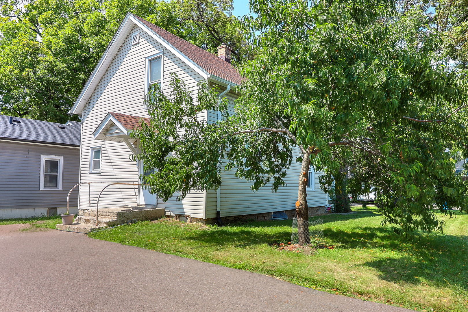 1045 Grand Boulevard