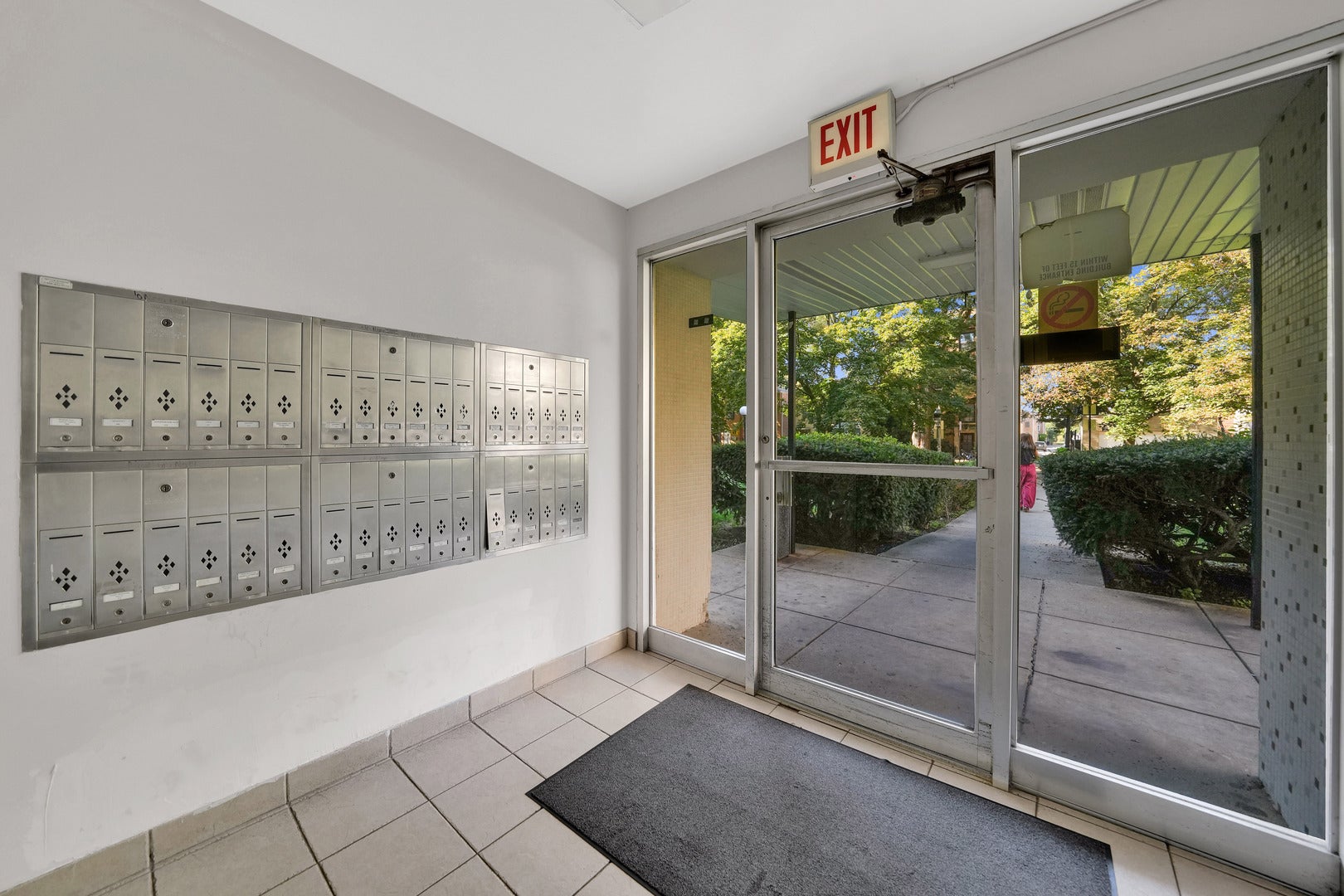 6161 N Hoyne Avenue 504