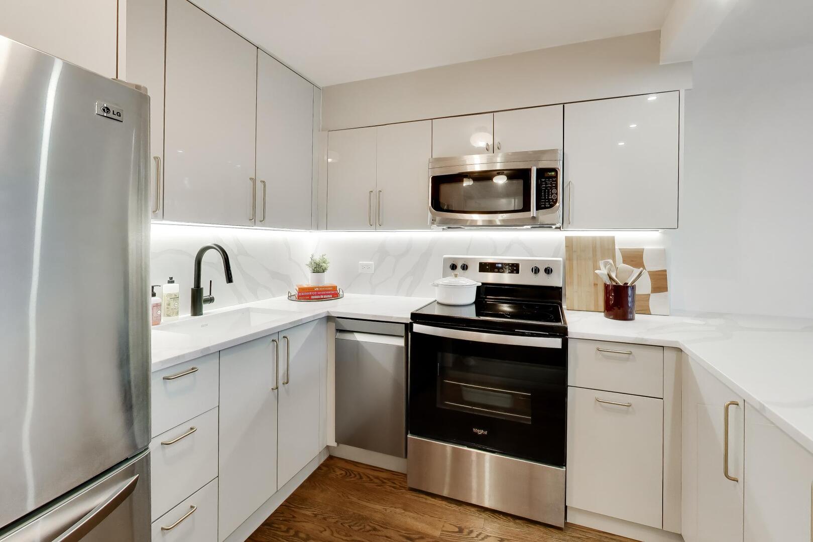 1560 N SANDBURG Terrace 1708