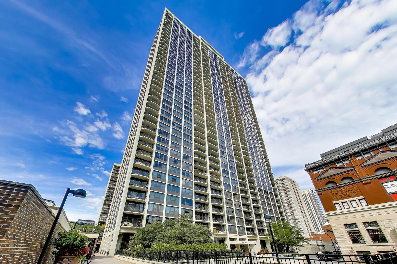 1560 N SANDBURG Terrace 1708