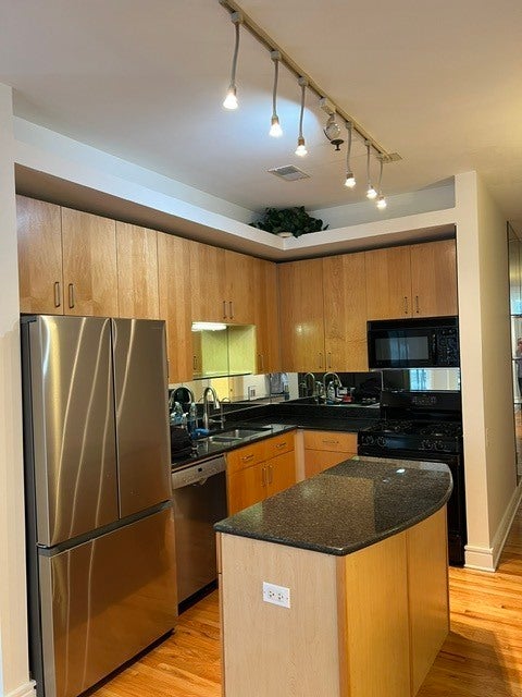 212 W Washington Street 1012