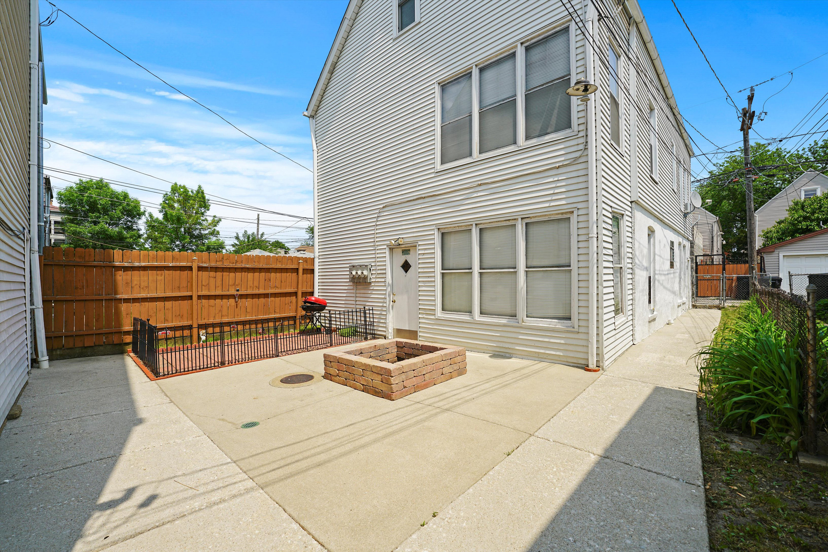 2423 N Long Avenue