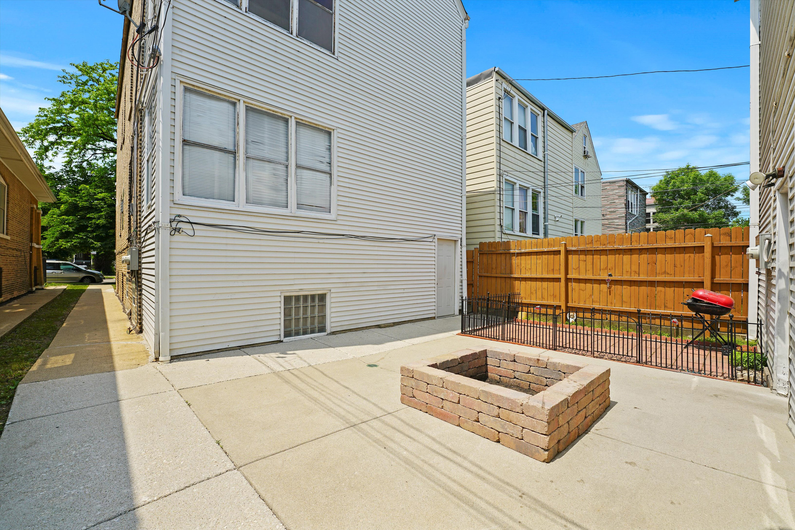 2423 N Long Avenue