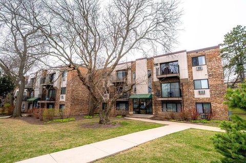 Photo of 1475 Winslowe Drive #104, Palatine, IL 60074 (MLS # 12768047)