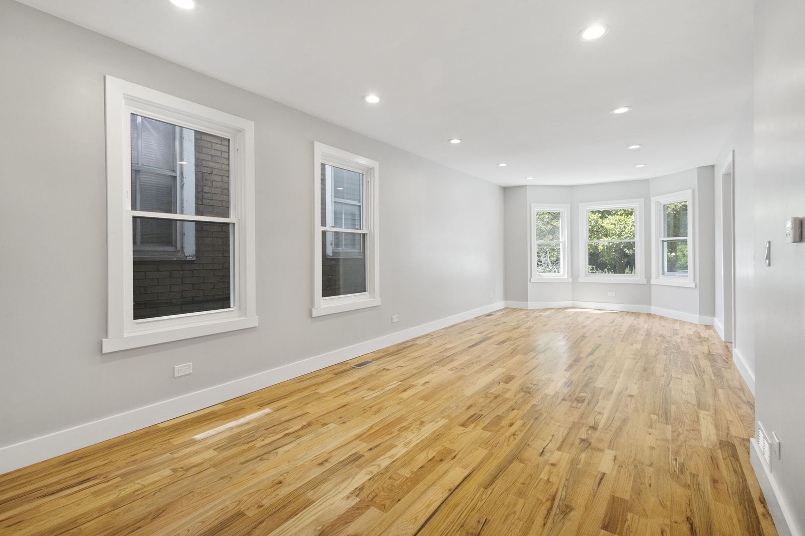 6129 N RAVENSWOOD Avenue 1