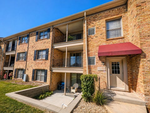Photo of 1724 Fayette Walk #F, Hoffman Estates, IL 60169 (MLS # 12665416)