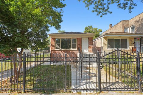 Tiny photo for 600 N Monticello Avenue, Chicago, IL 60624 (MLS # 12477718)