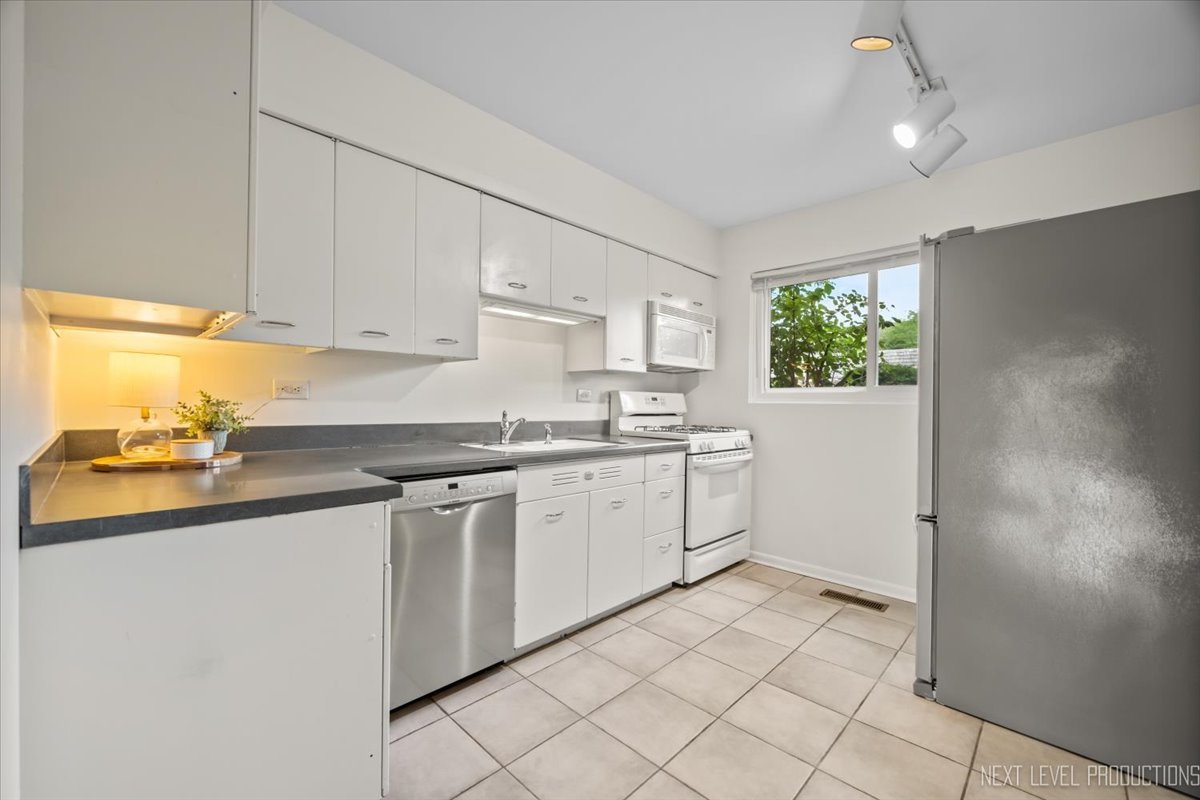 208 Kenston Court 208