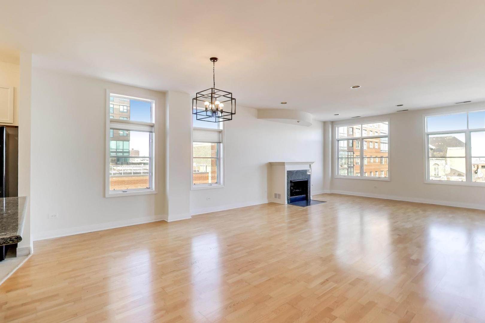 950 W Huron Street 501