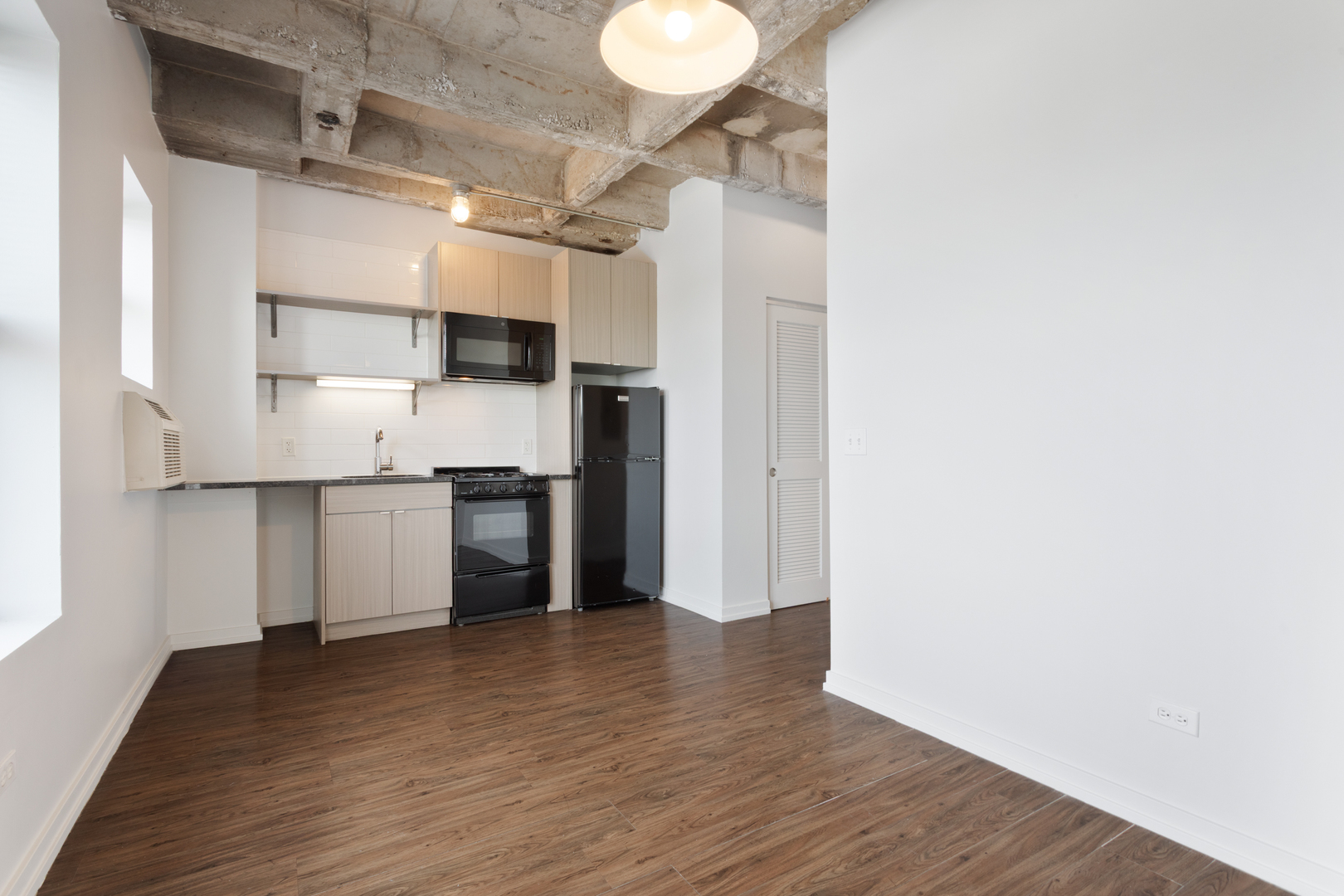 1325 W Wilson Avenue 806