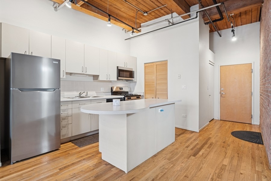 420 S Clinton Street 614A
