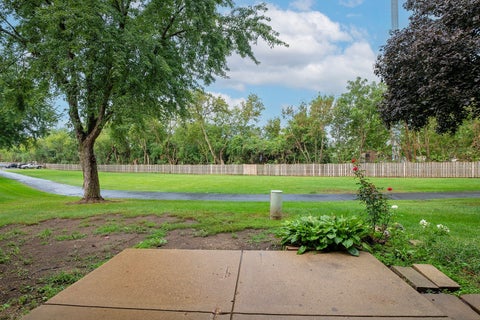 Tiny photo for 586 Fairway View Drive #1B, Wheeling, IL 60090 (MLS # 12787772)
