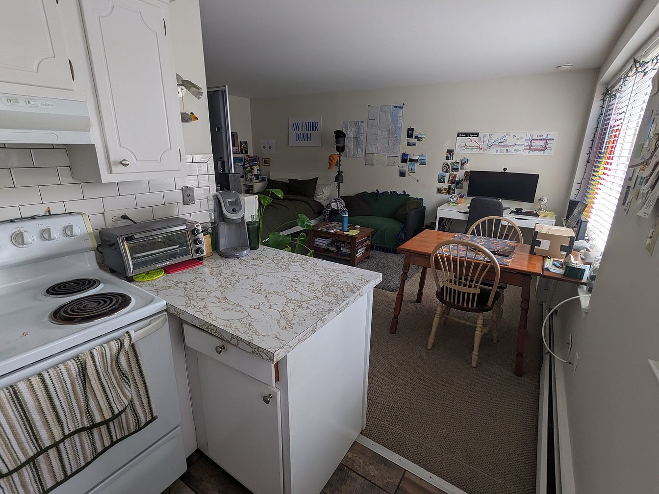 539 W Stratford Place 302