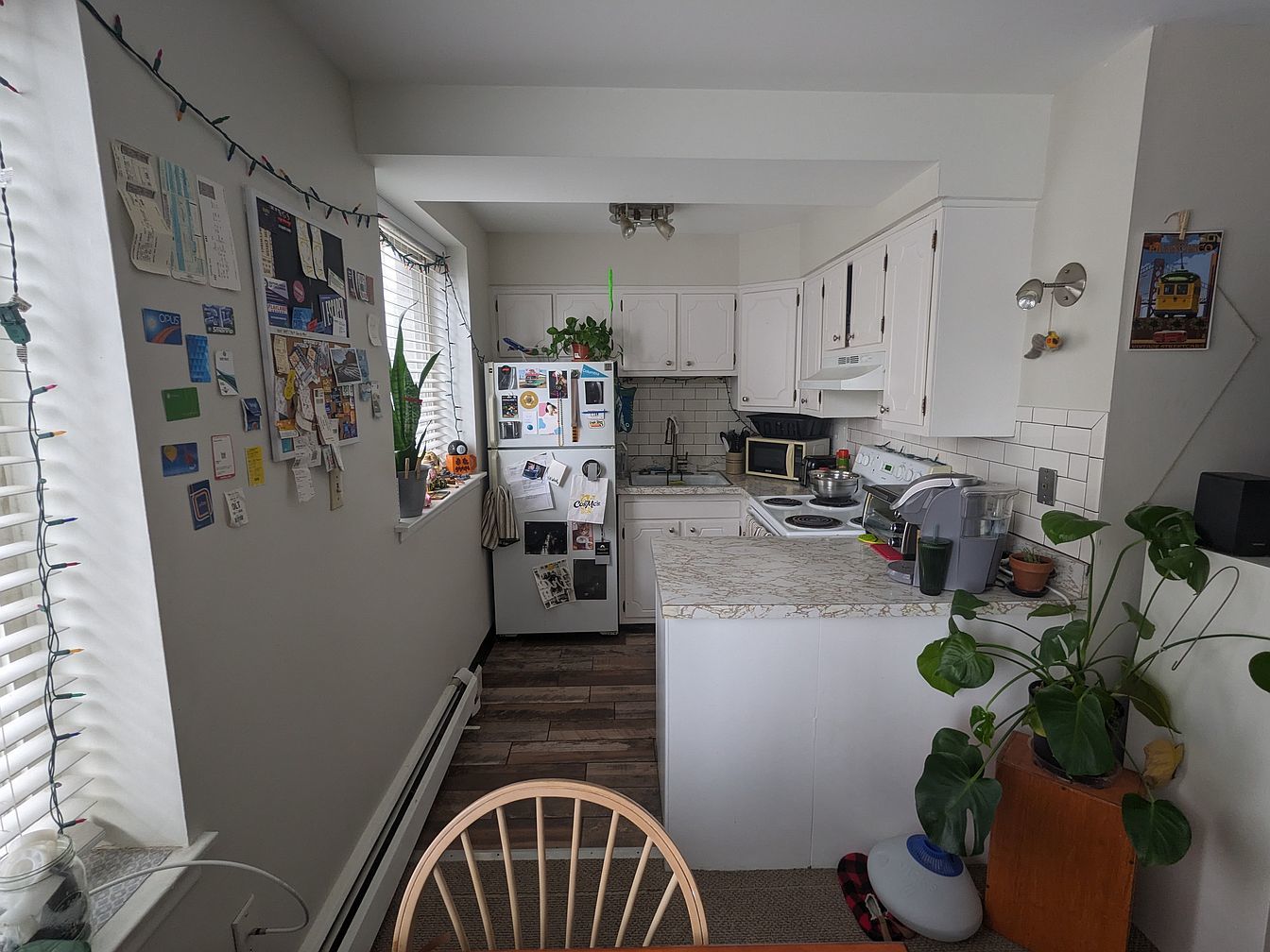 539 W Stratford Place 302