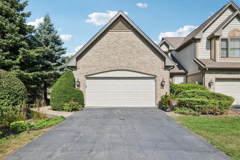 Photo of 502 Rosebud Drive #S, Lombard, IL 60148 (MLS # 12480249)