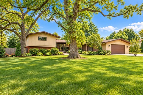 Photo of 10S073 Clarendon Hills Road, Willowbrook, IL 60527 (MLS # 12774469)