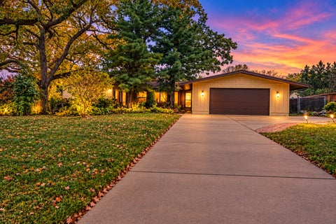 Tiny photo for 10S073 Clarendon Hills Road, Willowbrook, IL 60527 (MLS # 12774469)