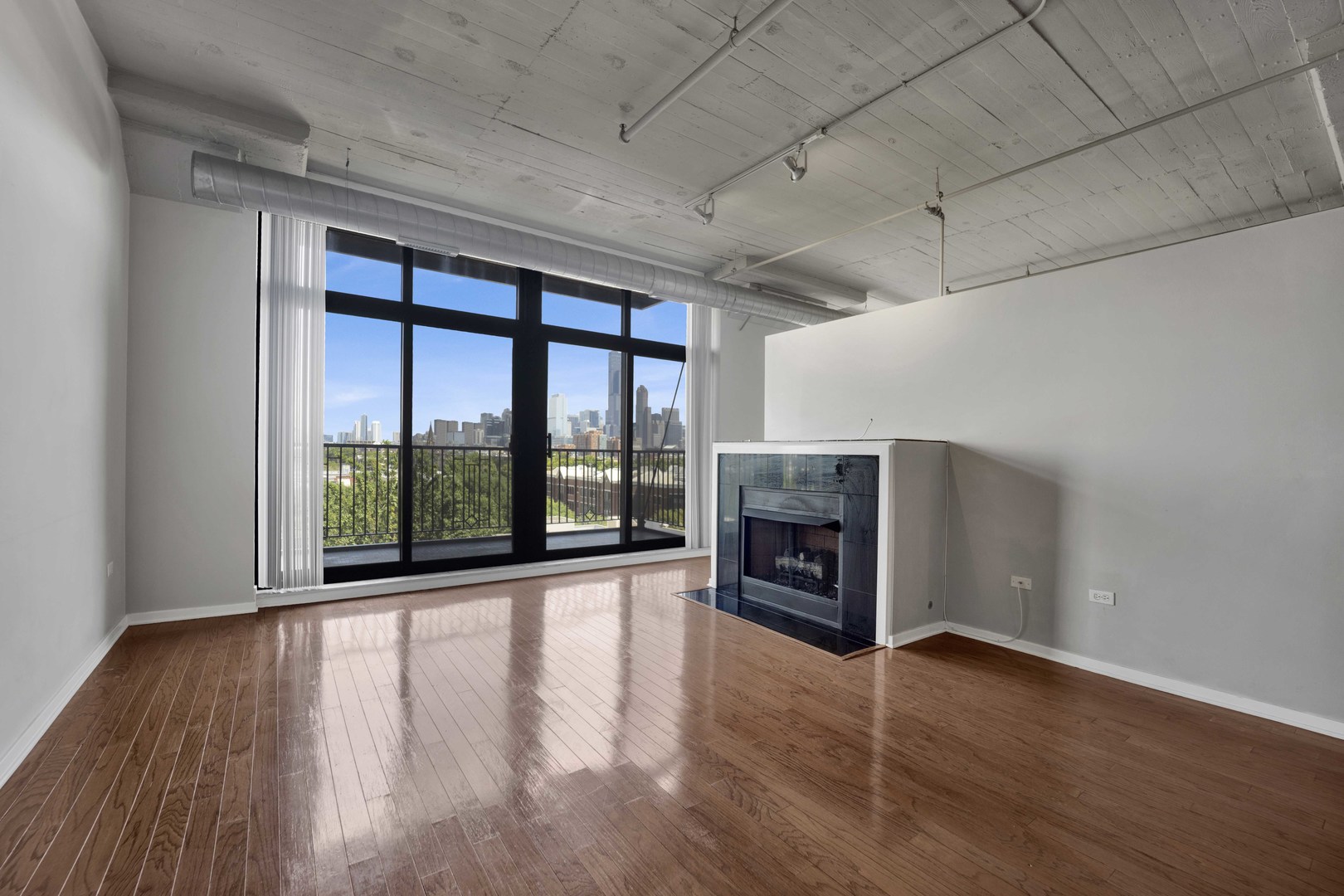 1525 S Sangamon Street 504
