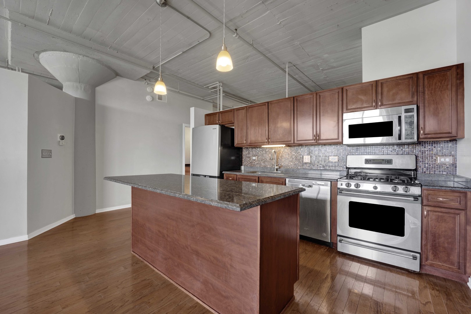 1525 S Sangamon Street 504