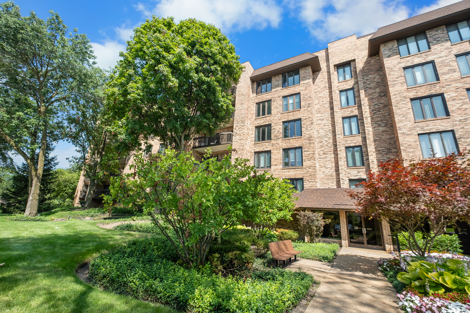 View Northbrook, IL 60062 condo