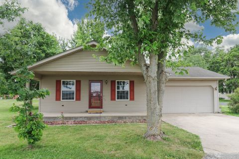 Photo of 101 A S State Street, Danvers, IL 61732 (MLS # 12665450)