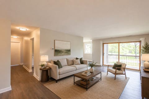 Tiny photo for 450 Raintree Court #2B, Glen Ellyn, IL 60137 (MLS # 12703645)