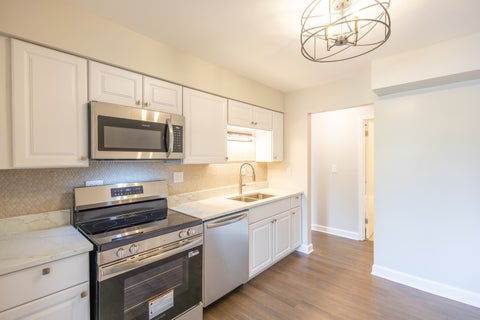 Tiny photo for 450 Raintree Court #2B, Glen Ellyn, IL 60137 (MLS # 12703645)