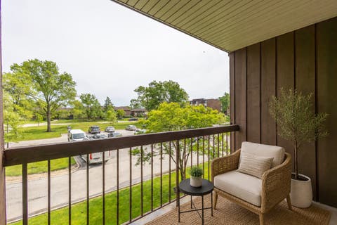 Tiny photo for 450 Raintree Court #2B, Glen Ellyn, IL 60137 (MLS # 12703645)