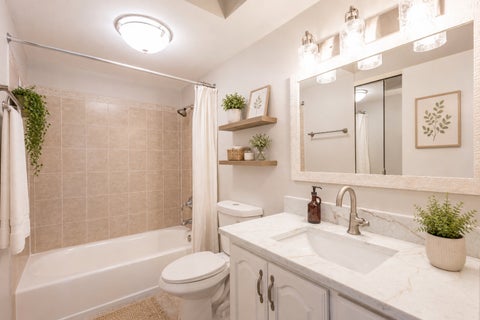 Tiny photo for 450 Raintree Court #2B, Glen Ellyn, IL 60137 (MLS # 12703645)