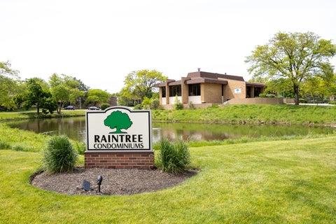 Tiny photo for 450 Raintree Court #2B, Glen Ellyn, IL 60137 (MLS # 12703645)