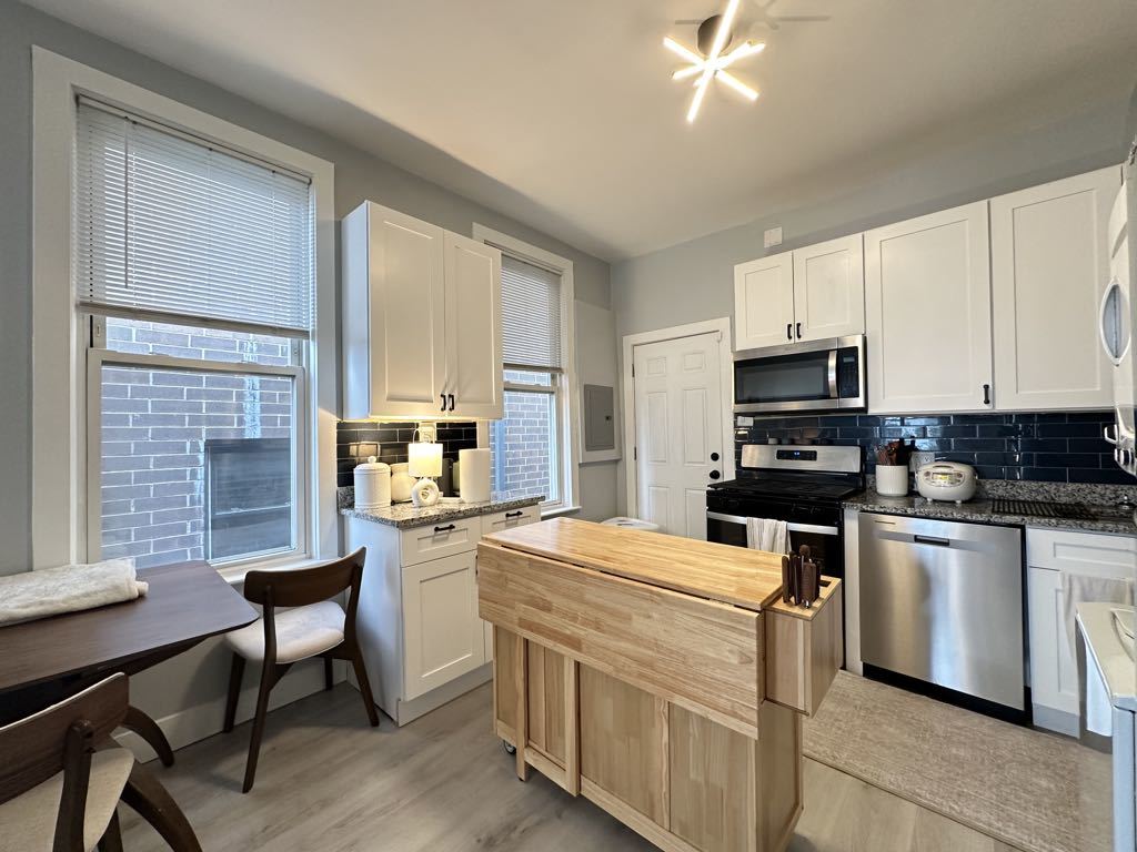 1333 W Walton Street 3F