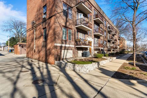 Photo of 307 N Prairie Street #3, Champaign, IL 61820 (MLS # 12609380)