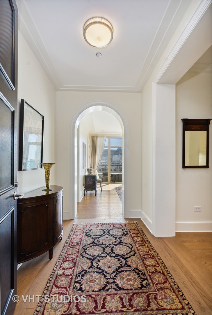 118 E ERIE Street 31F