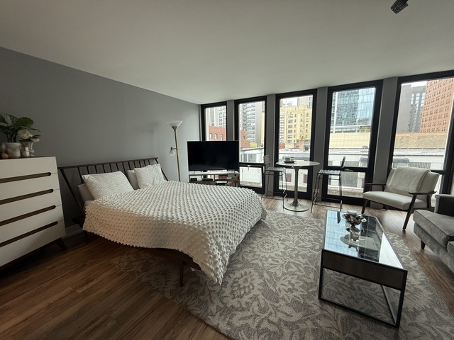 1 E SCOTT Street 505