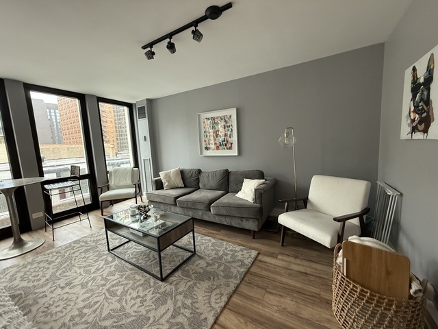 1 E SCOTT Street 505